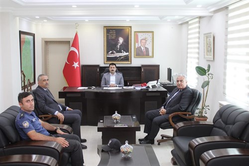Emniyet Genel Müdürlüğü Teftiş Kurulu Başkanlığı'ndan Polis müfettişleri, Kaymakam ve Belediye Başkan V. Sn. Mustafa KARALİ'ye ziyarette bulundular.